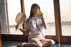 Mùa hè buồn chán ở quê đụ cô vợ hàng xóm thiếu thốn vì lấy gã chồng già